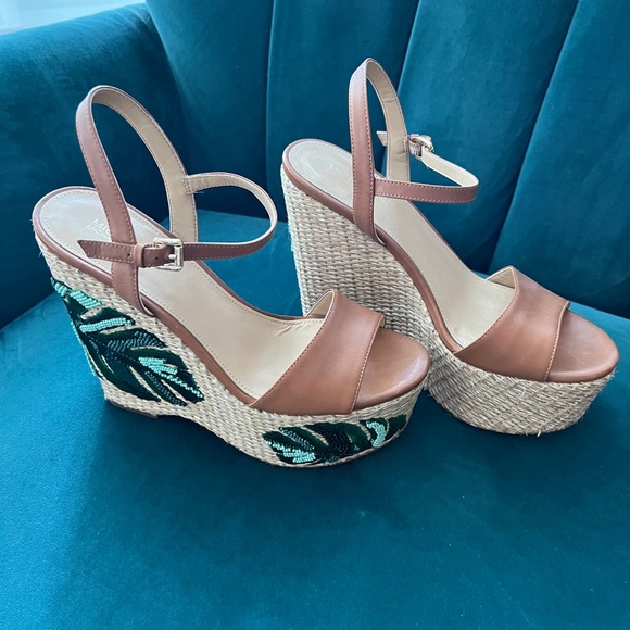 Micheal Kors embroidered monstera leaf tiki platform wedge sandals size 8. - Picture 8 of 9